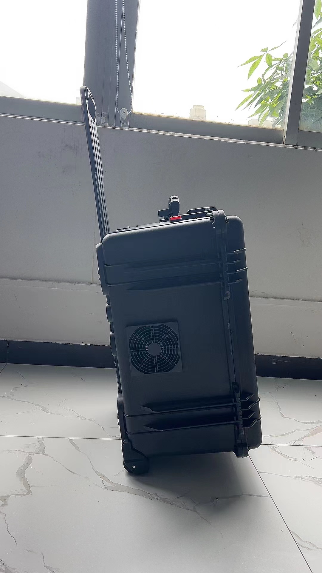 巴里坤手拉箱型移动通信干扰器